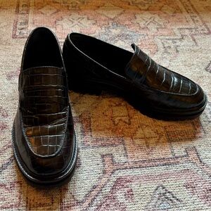 Everlane Lug Loafer in Black Crocodile size 9.5